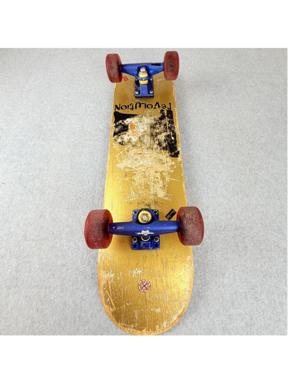 REVOLUTION Complete Skateboard FURY ARTO SAARI EVO Trucks Gold Deck